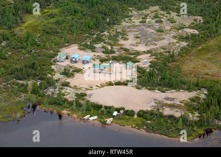 Camp sul confine di Manitoba e Nunuvut in Canada. Il camp è stato usato come una base per la caccia e la pesca. Foto Stock