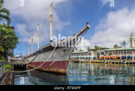 La nave a vela cade di Clyde il 6 agosto 2016 nel Porto di Honolulu. La nave è ormeggiata accanto alle Hawaii centro marittimo nel Porto di Honolulu. Foto Stock