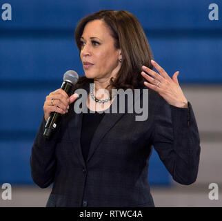 A nord di Las Vegas, Nevada, Stati Uniti 02Mar, 2019. Stati Uniti Il senatore KAMALA HARRIS (D - CA) partecipa a un municipio incontro al Canyon Springs High School. Questo è il senatore la prima visita al Nevada come un candidato presidenziale democratico. Credito: Brian Cahn/ZUMA filo/Alamy Live News Foto Stock