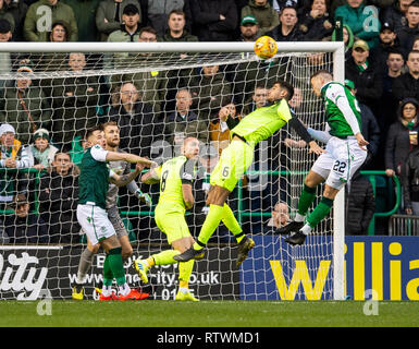 Edimburgo, Scozia, Regno Unito. 02marzo, 2019. Coppa scozzese Quarti di Finale - Hibernian V Celtic, Edimburgo, Midlothian, Regno Unito. 02Mar, 2019. Pic mostra: Hibs' attaccante svizzero, Florian kamberi, capi sopra la barra come Hibs ospitano Celtic nei quarti di finale della Coppa Scozzese a Easter Road Stadium, Edimburgo Credito: Alamy/Ian Jacobs Credito: Ian Jacobs/Alamy Live News Foto Stock