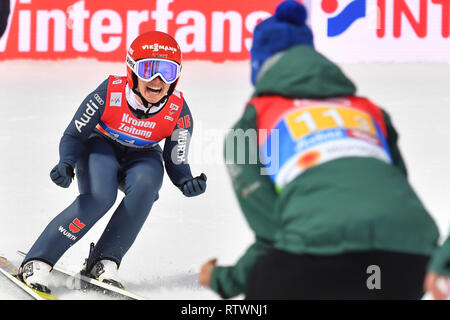 A sinistra: Katharina ALTHAUS, (GER), Team Germany, vincitore, vincitore, giubilo, gioia, entusiasmo, azione. Ski Jumping Ladies Team, Team Jumping, Ski Jumping Ladies collina normale del team su 26.02.2019. FIS Nordic Ski World Championships 2019 in Seefeld/Austria 19.02.-03.03.2019. | Utilizzo di tutto il mondo Foto Stock