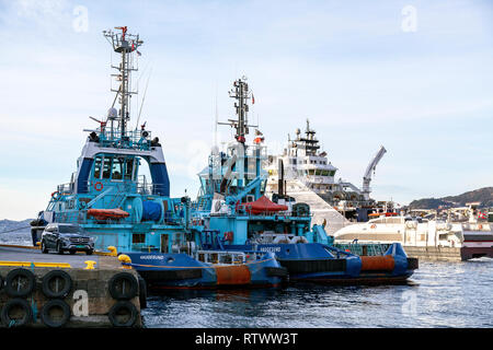 Barche rimorchiatore Silex (costruito 1994) e Vivax (b. 2008) nel porto di Bergen, Norvegia. Foto Stock