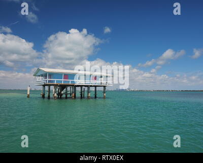 Stiltsville, Parco nazionale Biscayne, Florida 03-01-2019 Jimmy Ellenburg House, uno dei sette restanti palafitte sull'erba appartamenti del parco. Foto Stock