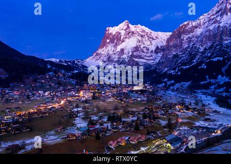 Vista Est Grindelwald al crepuscolo, Wetterhorn, Interlaken-Oberhasli, Oberland bernese, Konton Berna, Svizzera Foto Stock