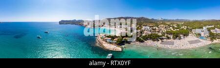 Vista aerea, vista di Peguera con alberghi e la spiaggia di sabbia, Costa de la Calma, regione Caliva, Maiorca, isole Baleari, Spagna Foto Stock