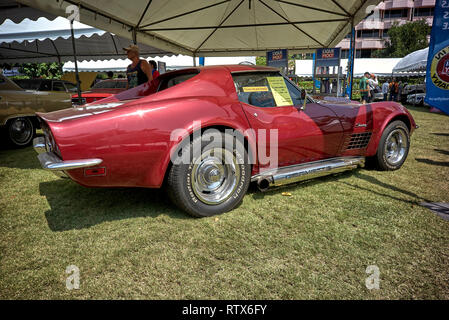 La Chevrolet Corvette C3 sports car red 1971 vintage American muscle car Foto Stock