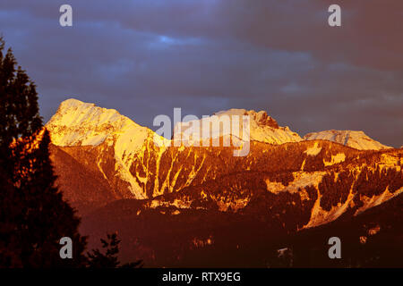 Il tramonto del Mt. Cheam, Chiliwack, British Columbia, Canada Foto Stock