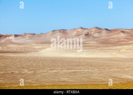 Deserto, dune e barene della costa peruviana, Paracas Foto Stock