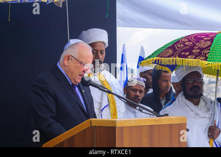 Gerusalemme, Israele - 11 novembre 2015: Presidente Reuven (Rubi) Rivlin parla al Sigd, a Gerusalemme, Israele. Il Sigd è una vacanza annuale della E Foto Stock