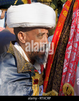 Gerusalemme - Nov 20, 2014: Ritratto di una Kes, leader religiosi degli ebrei etiopi, lasciando il Sigd prega, a Gerusalemme, Israele. Il Sigd è un annu Foto Stock