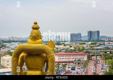 Signore Murugan statua all'entrata delle Grotte Batu vicino a Kuala Lumpur in Malesia Foto Stock