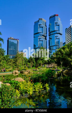 Cina, Hong Kong, Hong Kong Island, Lippo centro torri e Hong Kong Park Foto Stock