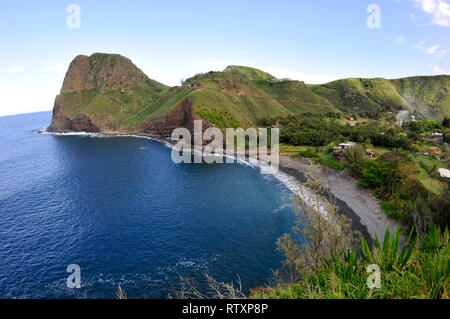 Vista aerea di Kahakuloa Bay e la spiaggia, Maui, Hawaii, STATI UNITI D'AMERICA Foto Stock