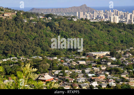 Vista Diamond Head cratere vulcanico da Kapalama hill, Honolulu Oahu, Hawaii, STATI UNITI D'AMERICA Foto Stock