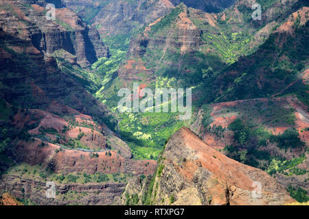 Il Canyon di Waimea, il Grand Canyon del Pacifico", visto dal principale lookout, Kauai, Hawaii, STATI UNITI D'AMERICA Foto Stock