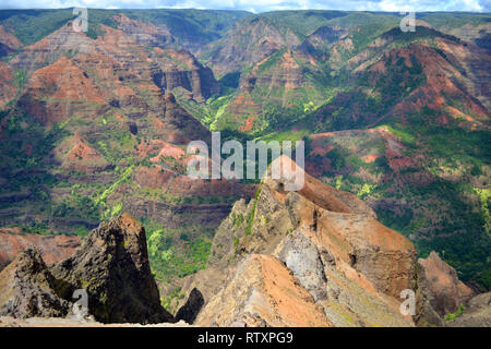 Il Canyon di Waimea, il Grand Canyon del Pacifico", visto dal principale lookout, Kauai, Hawaii, STATI UNITI D'AMERICA Foto Stock