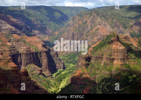 Il Canyon di Waimea, il Grand Canyon del Pacifico", visto dal principale lookout, Kauai, Hawaii, STATI UNITI D'AMERICA Foto Stock