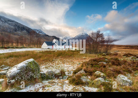 Inverno a Blackrock Cottage a Glencoe con Buachaille Etive Mor in background Foto Stock
