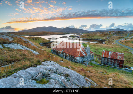 Un vecchio croft a Quidnish sull'Isle of Harris in Scozia Foto Stock