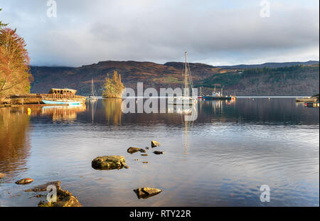 Barche a Fort Augustus sulle rive di Loch Ness nelle Highlands della Scozia Foto Stock