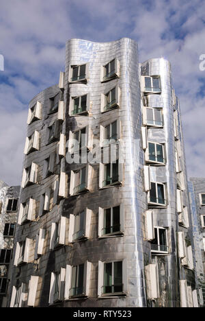 Neuer Zollhof, Gehry Gebäude, Düsseldorf, Nordrhein-Westfalen, Deutschland Foto Stock