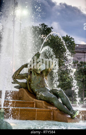 La Swann Memorial Fontana al cerchio di Logan centro di Philadelphia, Pennsylvania sul Benjamin Franklin Parkway, Foto Stock