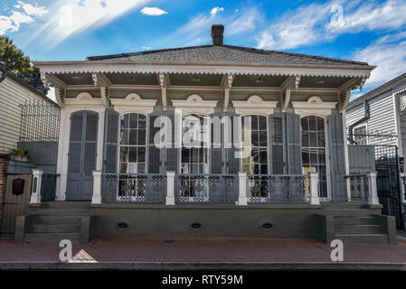 New Orleans è sapere (tra le altre cose per la sua architettura con molteplici influenze esemplificata in questa foto Foto Stock