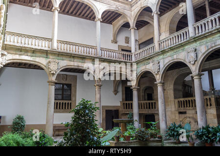 Un Patio al palazzo di Mirabell a Plasencia (Spagna) Foto Stock