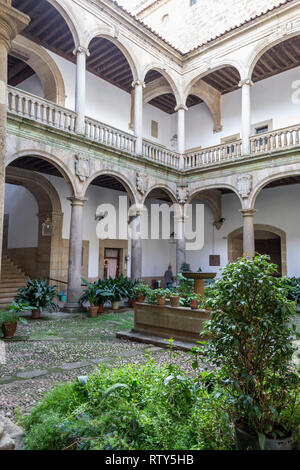 Un Patio al palazzo di Mirabell a Plasencia (Spagna) Foto Stock