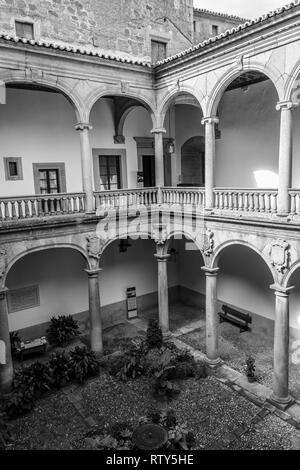 Un Patio al palazzo di Mirabell a Plasencia (Spagna) Foto Stock