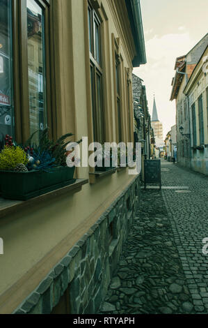 KOSICE, Slovacchia - 14 febbraio 2019: Back Street nella città vecchia di Kosice, Slovacchia Foto Stock