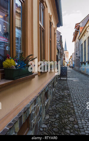 KOSICE, Slovacchia - 14 febbraio 2019: Back Street nella città vecchia di Kosice, Slovacchia Foto Stock