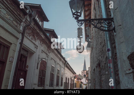 KOSICE, Slovacchia - 14 febbraio 2019: angolo basso back street nella città vecchia di Kosice, Slovacchia Foto Stock