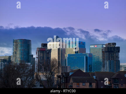 LONDON canary wharf skyline del grattacielo edifici in prima serata Foto Stock