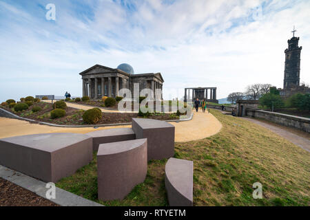 Vista del nuovo contratto collettivo , centro per l arte contemporanea , presso l'ex città osservatorio sulla Calton Hill, Edimburgo, Scozia, Regno Unito Foto Stock