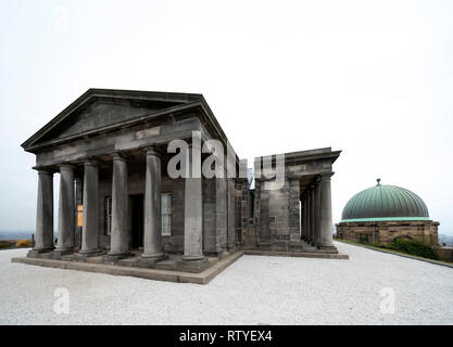 Vista del nuovo contratto collettivo , centro per l arte contemporanea , presso l'ex città osservatorio sulla Calton Hill, Edimburgo, Scozia, Regno Unito Foto Stock