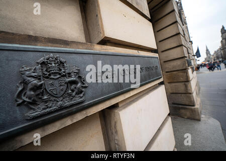 Vista esterna della costruzione dell'Alta corte sul Royal Mile di Edimburgo, Scozia UK Foto Stock