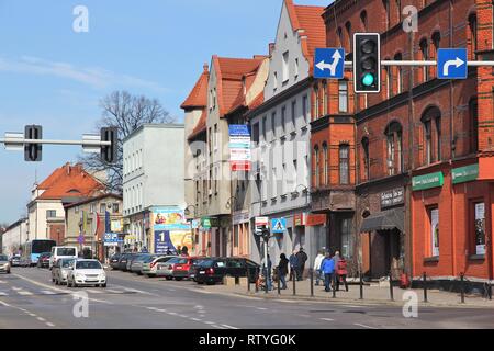 PIEKARY Slaskie, Polonia - 9 Marzo 2015: la gente a piedi in Piekary Slaskie, Polonia. Piekary Slaskie è un importante città della regione Slaskie. Esso ha 54,783 Foto Stock