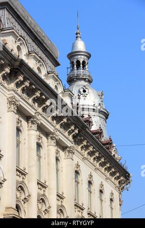 Cluj-Napoca, città in Transilvania regione della Romania. Il vecchio edificio di appartamenti. Foto Stock