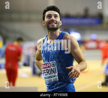 Emirates Arena di Glasgow, UK. 3 Mar, 2019. Europeo di Atletica Leggera Indoor campionati, giorno 3; CENTOMETRISTA A OSTACOLI Lorenzo Perini (ITA) sorrisi fino al credito ventole: Azione Plus sport/Alamy Live News Foto Stock