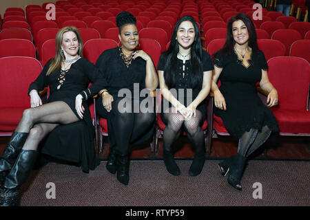 Glenside, STATI UNITI D'AMERICA. 2 Mar, 2019. Lisa Sherman, Carol Riddick, Brittneyann Accetta e Trenna Barnes foto della prima mondiale di "chiamando tutti i divi,' il nuovo jukebox musicale realizzato da Academy Award winning songwriter da 'Dirty Dancing", presso il Teatro Keswick in Glenside, PA 2 marzo 2019 Credit: Star Shooter/media/punzone Alamy Live News Foto Stock