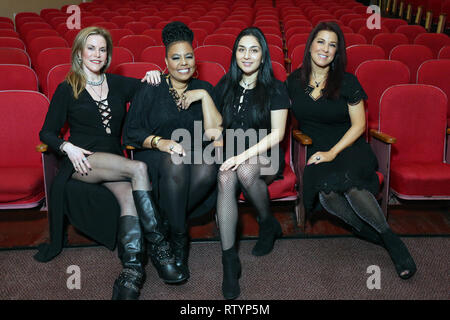 Glenside, STATI UNITI D'AMERICA. 2 Mar, 2019. Lisa Sherman, Carol Riddick, Brittneyann Accetta e Trenna Barnes foto della prima mondiale di "chiamando tutti i divi,' il nuovo jukebox musicale realizzato da Academy Award winning songwriter da 'Dirty Dancing", presso il Teatro Keswick in Glenside, PA 2 marzo 2019 Credit: Star Shooter/media/punzone Alamy Live News Foto Stock