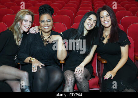 Glenside, STATI UNITI D'AMERICA. 2 Mar, 2019. Lisa Sherman, Carol Riddick, Brittneyann Accetta e Trenna Barnes foto della prima mondiale di "chiamando tutti i divi,' il nuovo jukebox musicale realizzato da Academy Award winning songwriter da 'Dirty Dancing", presso il Teatro Keswick in Glenside, PA 2 marzo 2019 Credit: Star Shooter/media/punzone Alamy Live News Foto Stock