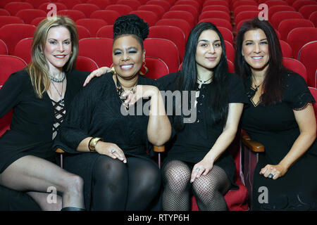 Glenside, STATI UNITI D'AMERICA. 2 Mar, 2019. Lisa Sherman, Carol Riddick, Brittneyann Accetta e Trenna Barnes foto della prima mondiale di "chiamando tutti i divi,' il nuovo jukebox musicale realizzato da Academy Award winning songwriter da 'Dirty Dancing", presso il Teatro Keswick in Glenside, PA 2 marzo 2019 Credit: Star Shooter/media/punzone Alamy Live News Foto Stock