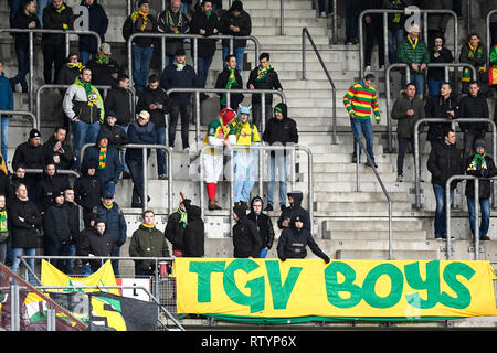 Alkmaar, Paesi Bassi. 03 Mar, 2019. ALKMAAR, 03-03-2019, Stadio AZ Alkmaar , olandese Eredivisie . AZ - Fortuna Sittard , Fortuna Sittard ventole / i tifosi sulle tribune prima che il gioco AZ - Fortuna Sittard .. Credito: Pro scatti/Alamy Live News Foto Stock