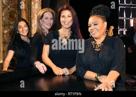 Glenside, STATI UNITI D'AMERICA. 2 Mar, 2019. Lisa Sherman, Carol Riddick, Brittneyann Accetta e Trenna Barnes foto della prima mondiale di "chiamando tutti i divi,' il nuovo jukebox musicale realizzato da Academy Award winning songwriter da 'Dirty Dancing", presso il Teatro Keswick in Glenside, PA 2 marzo 2019 Credit: Star Shooter/media/punzone Alamy Live News Foto Stock