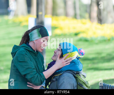 Edimburgo, Scozia, Regno Unito. 3 Marzo, 2019. Guide di scorrimento a competere in Edinburgh Prati Marathon. Gli eventi comprendono la maratona, mezza maratona, 10k, 5k e il relè. Credito: Berretto Alamy/Live News Foto Stock