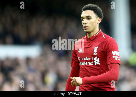 Liverpool, Regno Unito. 03 Mar, 2019. Trento Alexander-Arnold di Liverpool guarda a. Premier League, Everton v Liverpool a Goodison Park di Liverpool domenica 3 marzo 2019. Questa immagine può essere utilizzata solo per scopi editoriali. Solo uso editoriale, è richiesta una licenza per uso commerciale. Nessun uso in scommesse, giochi o un singolo giocatore/club/league pubblicazioni. Credito: Andrew Orchard fotografia sportiva/Alamy Live News Foto Stock