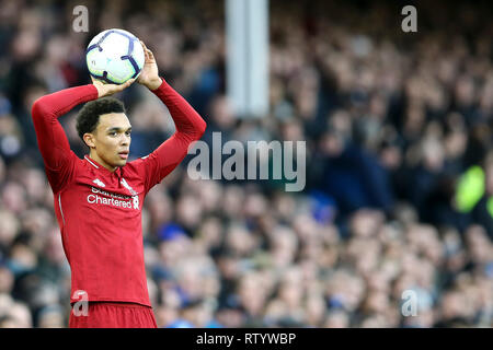 Liverpool, Regno Unito. 03 Mar, 2019. Trento Alexander-Arnold di Liverpool in procinto di prendere un tiro a. Premier League, Everton v Liverpool a Goodison Park di Liverpool domenica 3 marzo 2019. Questa immagine può essere utilizzata solo per scopi editoriali. Solo uso editoriale, è richiesta una licenza per uso commerciale. Nessun uso in scommesse, giochi o un singolo giocatore/club/league pubblicazioni. Credito: Andrew Orchard fotografia sportiva/Alamy Live News Foto Stock