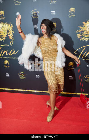 Amburgo, Germania. 03 Mar, 2019. Amore Newkirk, cantante, arriva al tedesco premiere del musical "Tina - Das Tina Turner Musical' all'Operettenhaus. Credito: Georg Wendt/dpa/Alamy Live News Foto Stock